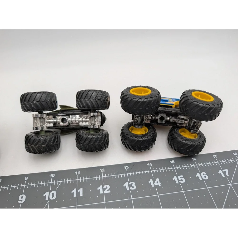 Mattel Hot Wheels Monster Truck Lot Cyber Crush Shark Wreak Portions